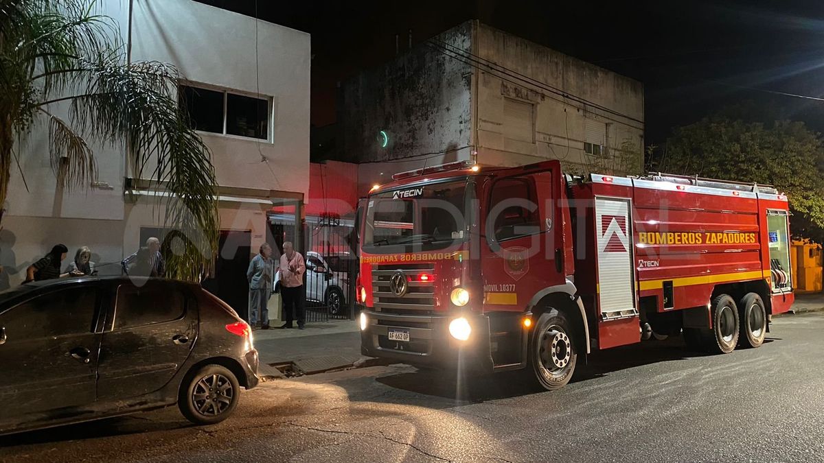 Dos dotaciones de Bomberos Zapadores trabajaron en el lugar.