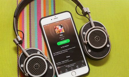 Spotify planea utilizar un sistema de reconocimiento por voz para detectar patrones y mejorar las recomendaciones de canciones y artistas de su catálogo. Spotify planea utilizar un sistema de reconocimiento por voz para detectar patrones y mejorar las recomendaciones de canciones y artistas de su catálogo.