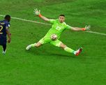 Dibu Martínez tapa la definición de Randal Kolo Muani y obliga a que la final del Mundial Qatar 2022 se defina en los penales. Dibu Martínez tapa la definición de Randal Kolo Muani y obliga a que la final del Mundial Qatar 2022 se defina en los penales.
