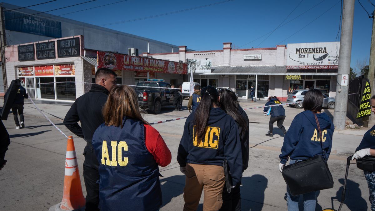El inicio del ataque se dio fuera de una panadería de ruta 1, a donde los cadetes bajaron a comprar un refrigerio. 