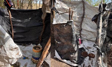 Las víctimas hacían sus necesidades en tachos y en baños precarizados. Las víctimas hacían sus necesidades en tachos y en baños precarizados.
