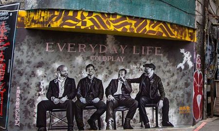 Coldplay lanzó su nuevo disco Everyday Life y lo mostró al mundo con un show en Jordania