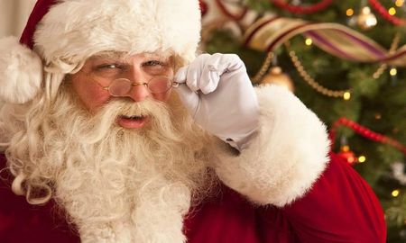 El correo noruego lanzó un spot con un Papá Noel homosexual y generó un gran debate.