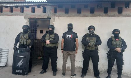 Detuvieron a un hombre de 21 años que era buscado por tentativa de homicidio y evasión. Detuvieron a un hombre de 21 años que era buscado por tentativa de homicidio y evasión.
