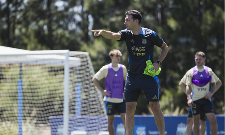 Más problemas para Scaloni: una figura de la Selección Argentina se queda afuera del partido contra Perú por lesión Más problemas para Scaloni: una figura de la Selección Argentina se queda afuera del partido contra Perú por lesión