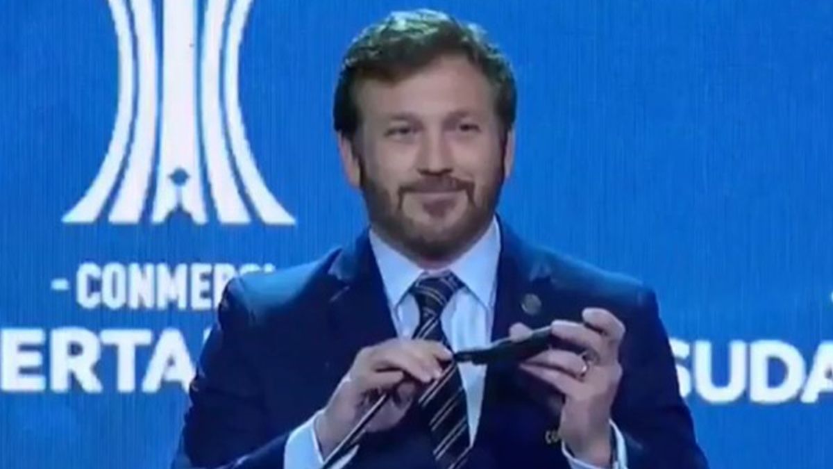 El presidente de la Conmebol agradeció a los 40.000 hinchas sabaleros con la canción de Los Palmeras