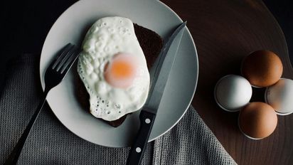 Ni agua fría ni caliente: el truco infalible para saber si un huevo está fresco