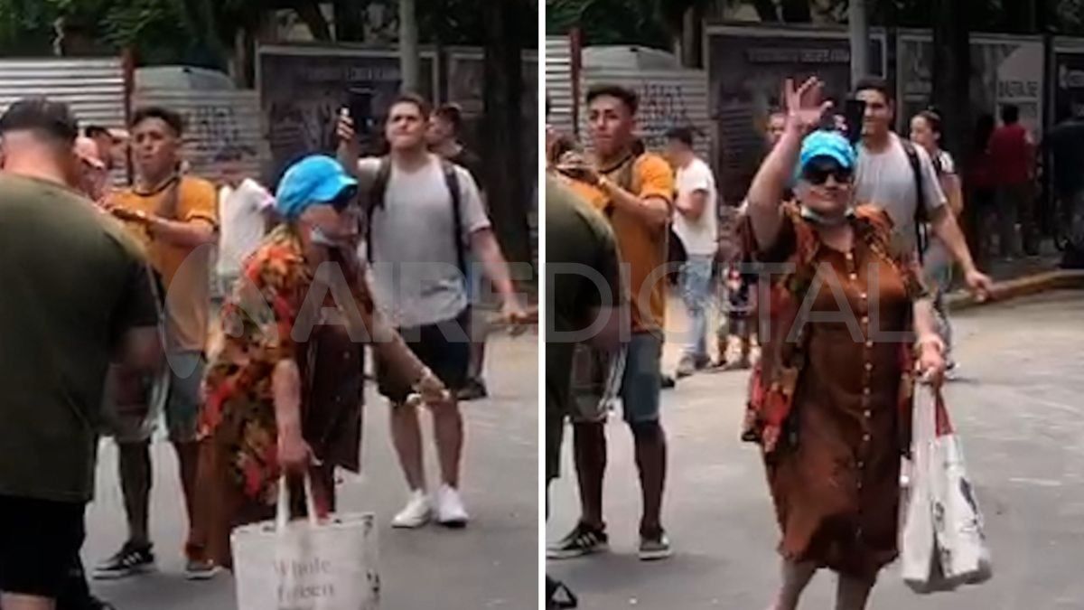 Señora bailando en una manifestación