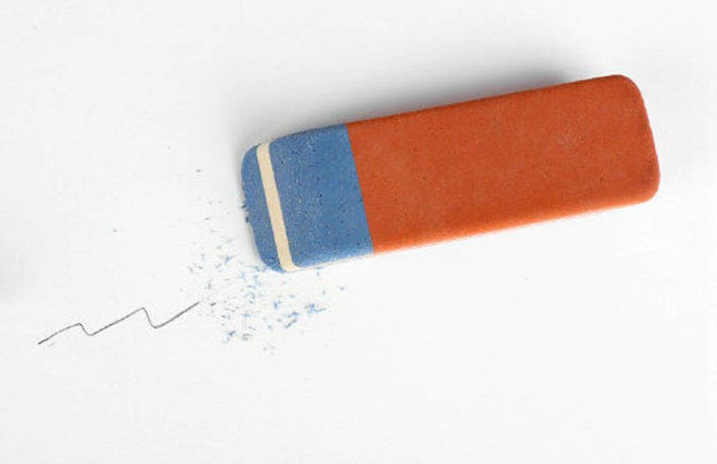 La parte azul de la goma estuvo siempre destinada a borrar el lápiz de papeles más gruesos, rugosos o de mayor gramaje