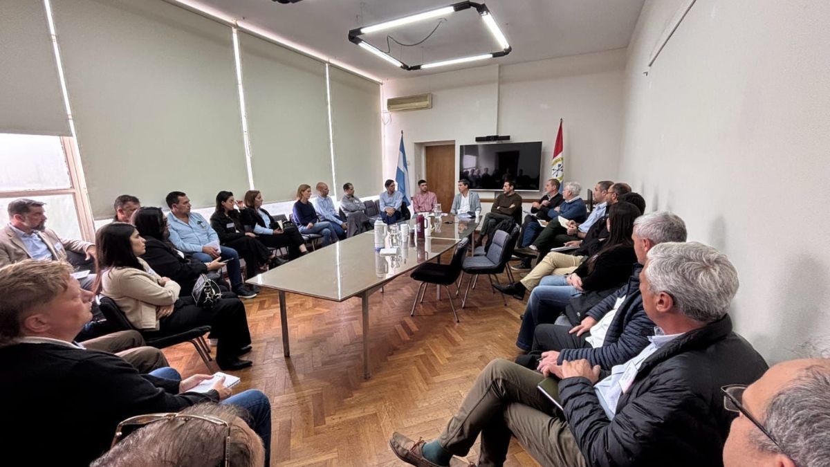 El gobierno de la provincia de Santa Fe organizó el tercer encuentro de la Mesa de la Industria Frigorífica y Equipamiento. El gobierno de la provincia de Santa Fe organizó el tercer encuentro de la Mesa de la Industria Frigorífica y Equipamiento.