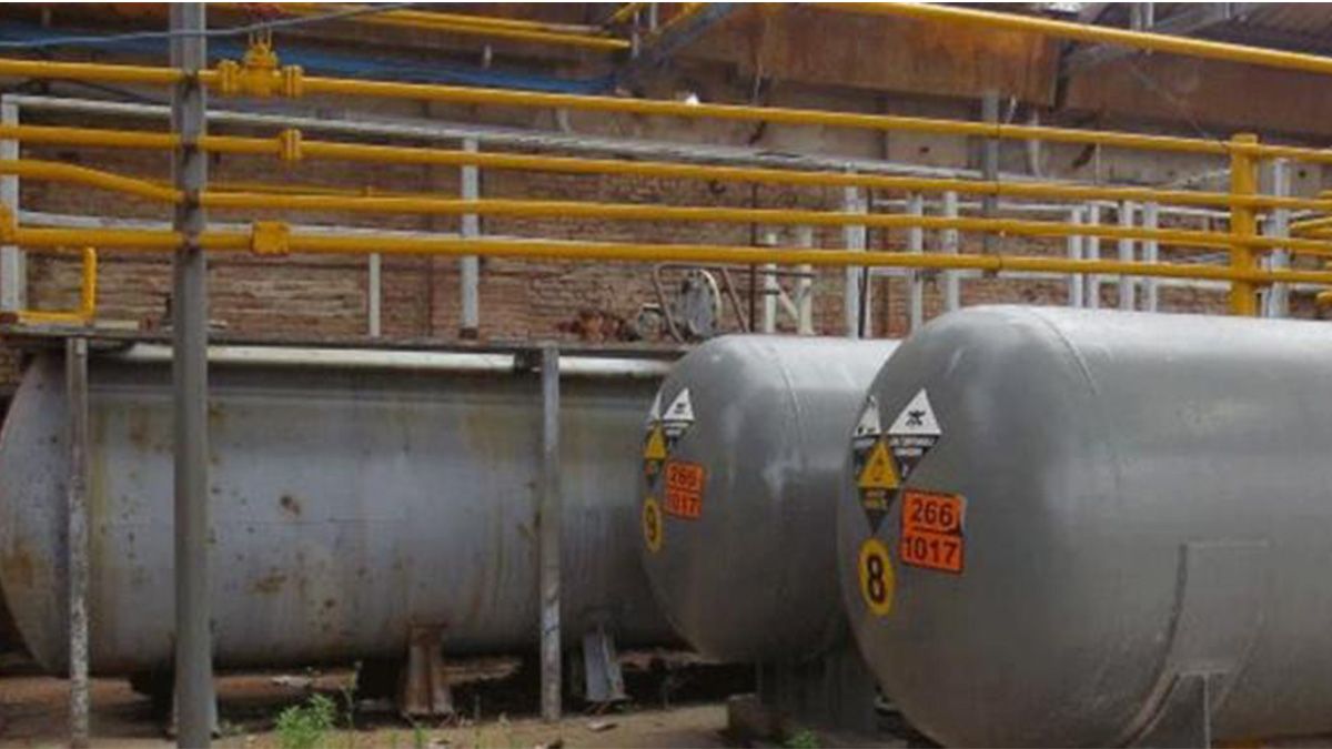 La Justicia investiga un presunto pacto para cerrar una causa contra el empresario Tasselli por la desaparición de material tóxico; en la Petroquímica Bermúdez desaparecieron 1000 tubos de gas cloro, altamente tóxico, de una tonelada cada uno.