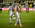 Santos goleó 4-1 a Gremio, avanzó a semifinales de la Copa Libertadores y espera pór Boca o Racing.