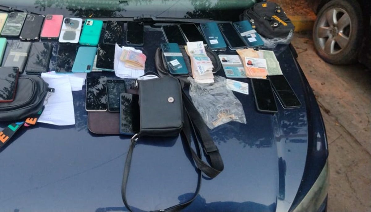 Policía informó que los cordobeses iban con varios celulares. Policía informó que los cordobeses iban con varios celulares.