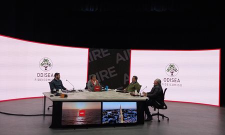 Marcelo de Lucca, Walter Fernández y Darío Mascheroni, fueron entrevistados por Luis Mino en Ahora Vengo, por Aire de Santa Fe. Marcelo de Lucca, Walter Fernández y Darío Mascheroni, fueron entrevistados por Luis Mino en Ahora Vengo, por Aire de Santa Fe.