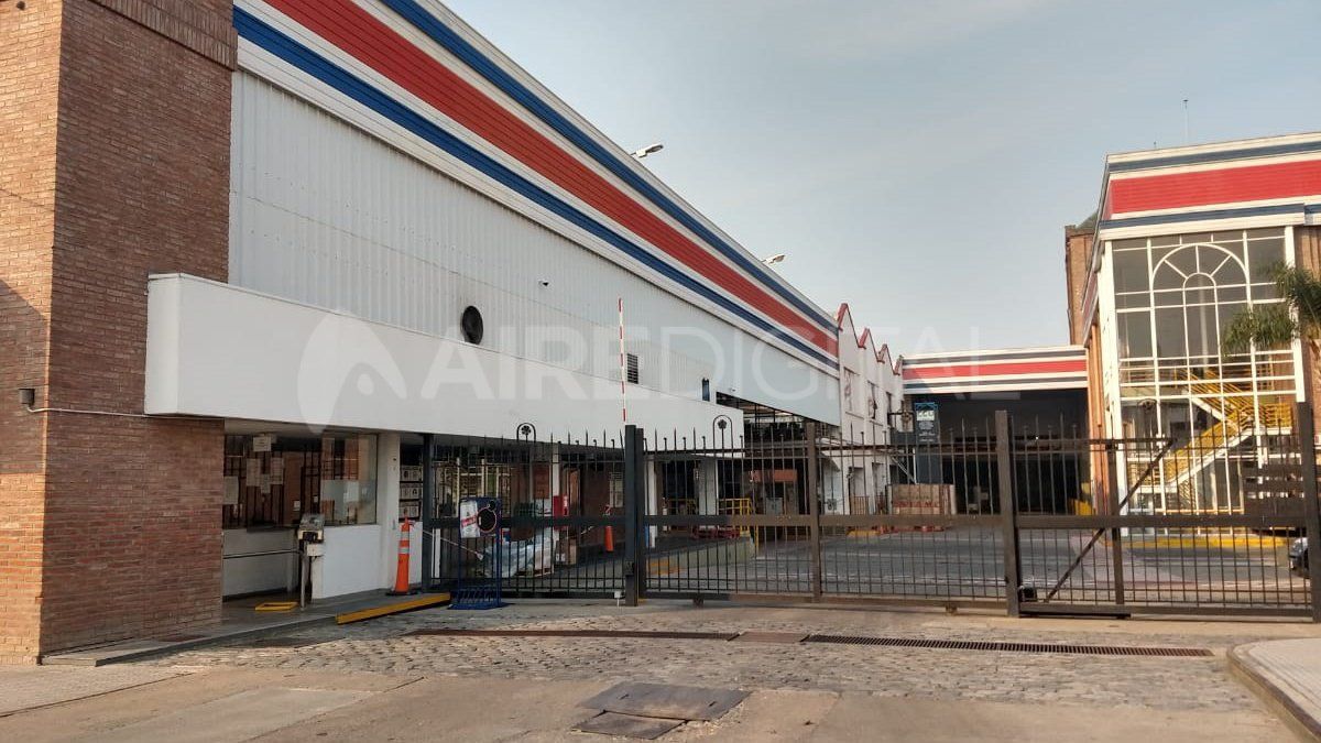 En la mañana del domingo se llevaron a cabo tareas de desinfección total en la planta ubicada en Calchines y Lavalle.&nbsp;