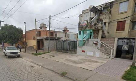 Encontraron el cuerpo sin vida de un hombre en la puerta de un departamento en Jujuy. Encontraron el cuerpo sin vida de un hombre en la puerta de un departamento en Jujuy.