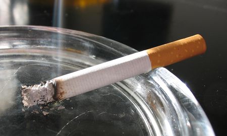 Por cuestiones de la cuarentena que predisponen a experimentar sensaciones de angustia, ansiedad o temores varios, cuatro de cada diez argentinos están fumando más que de costumbre. Por cuestiones de la cuarentena que predisponen a experimentar sensaciones de angustia, ansiedad o temores varios, cuatro de cada diez argentinos están fumando más que de costumbre.
