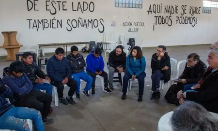 Las 21 personas que se encontraban detenidas en las unidades penales de Jujuy, entre ellas 8 mujeres, fueron liberadas entre la noche del domingo y la madrugada de este lunes. Las 21 personas que se encontraban detenidas en las unidades penales de Jujuy, entre ellas 8 mujeres, fueron liberadas entre la noche del domingo y la madrugada de este lunes.