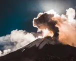 El incremento en la actividad superficial y sísmica del volcán llevó tanto al Servicio Geológico Minero Argentino (SEGEMAR) como al Servicio Nacional de Geología y Minería de Chile (Sernageomin) a elevar la alerta técnica a color amarillo. El incremento en la actividad superficial y sísmica del volcán llevó tanto al Servicio Geológico Minero Argentino (SEGEMAR) como al Servicio Nacional de Geología y Minería de Chile (Sernageomin) a elevar la alerta técnica a color amarillo.