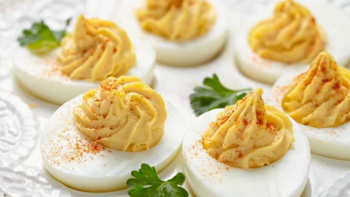 Cómo hacer huevos rellenos para Navidad: la receta sencilla y deliciosa