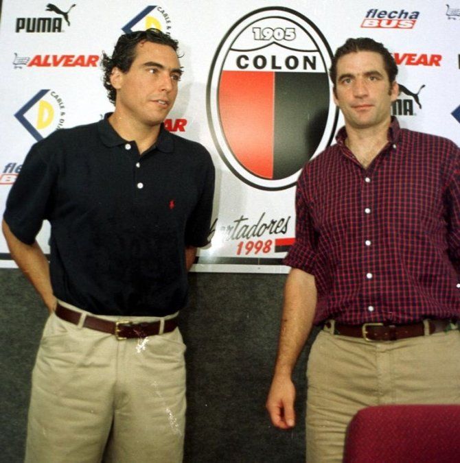 En febrero de 2005, Juan Antonio Pizzi es presentado como entrenador de Colón de Santa Fe, haciendo dupla técnica con José "Chemo" del Solar.