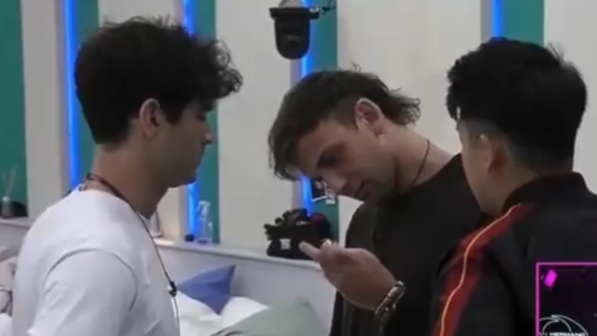 Coti Romero le regaló un anillo a Martín Ku tras su paso por la casa de Gran Hermano. Coti Romero le regaló un anillo a Martín Ku tras su paso por la casa de Gran Hermano.