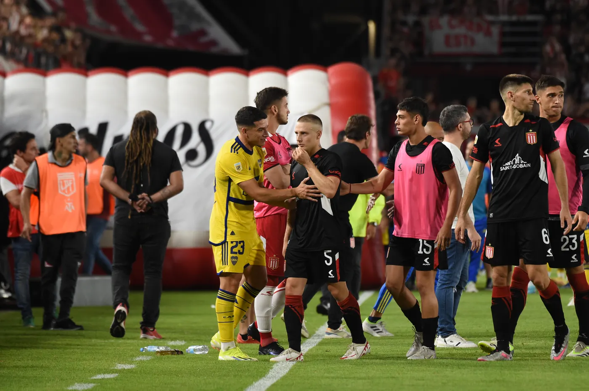 A raíz del incidente con Javier Altamirano, el partido se suspendió. A raíz del incidente con Javier Altamirano, el partido se suspendió.