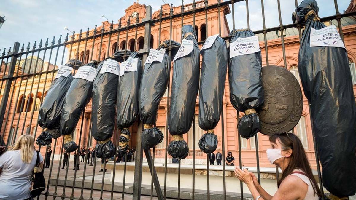 El fiscal de instrucción penal Juan Pedro Zoni y la jueza Yamile Bernán resolvieron que la denuncia por “incitación a la violencia colectiva contra grupos de personas o instituciones” pase del fuero ordinario a Comodoro Py 2002. El nuevo juez de la causa será Marcelo Martínez de Giorgi.