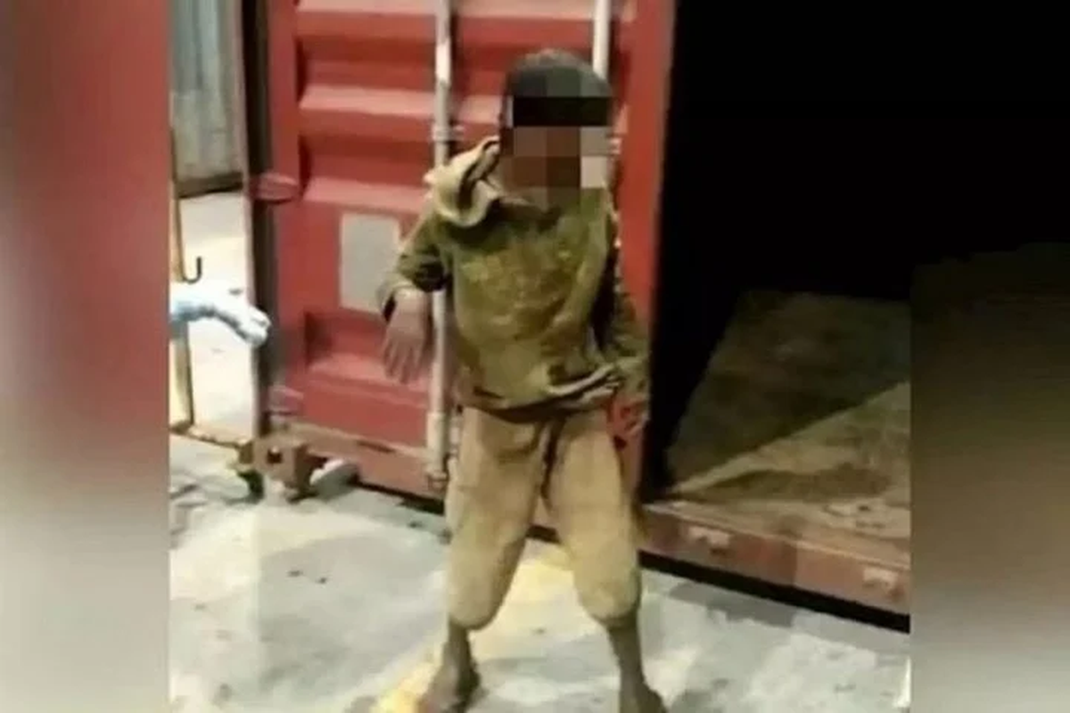 El joven quedó encerrado en un contenedor mientras jugaba a las escondidas y fue despachado a casi 3.200 kilómetros de distancia.