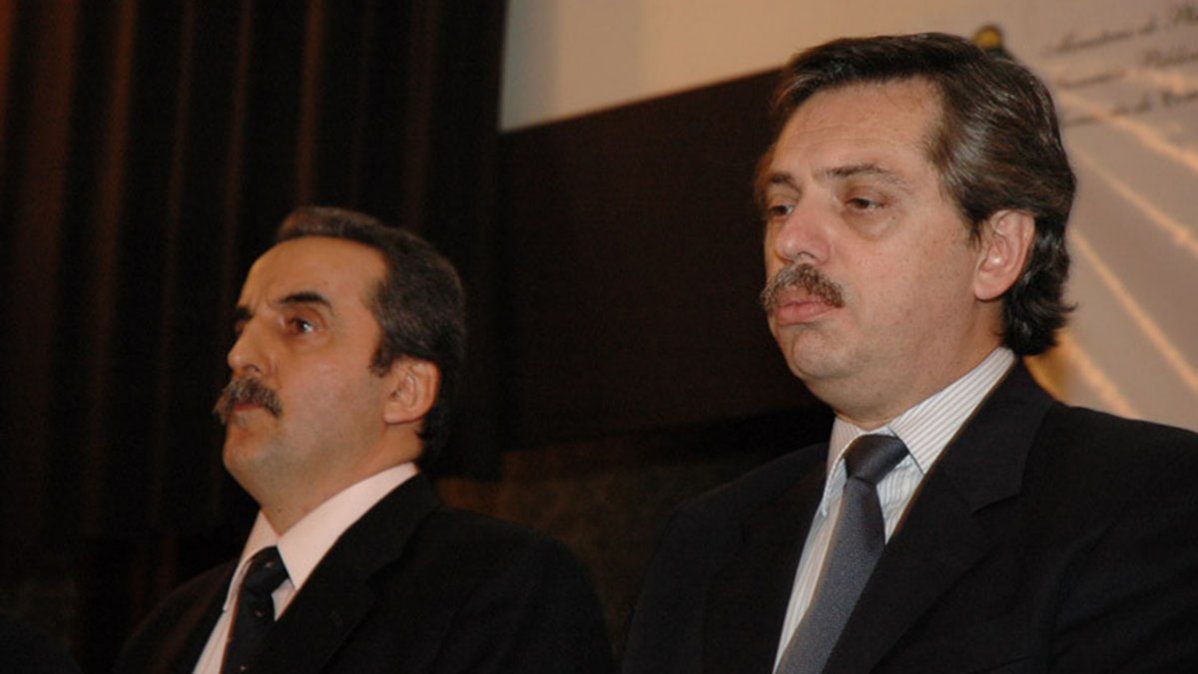 El exsecretario de Comercio, Guillermo Moreno junto al presidente Alberto Fernández, exjefe de Gabinete de la Nación durante el kirchnerismo.