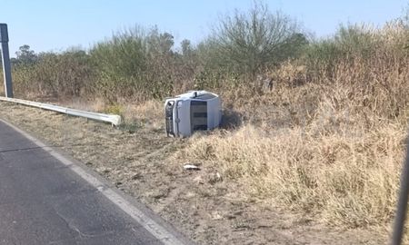 Tras el accidente de tránsito, la mujer fue auxiliada por la Policía de Santa Fe y Vialidad Nacional. Tras el accidente de tránsito, la mujer fue auxiliada por la Policía de Santa Fe y Vialidad Nacional.