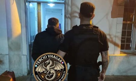 Un hombre de 43 años fue aprehendido en barrio Ceferino Namuncurá de Santa Fe tras atacar a su expareja. Un hombre de 43 años fue aprehendido en barrio Ceferino Namuncurá de Santa Fe tras atacar a su expareja.