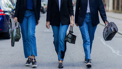 La mejor forma de guardar tus jeans y evitar arrugas: ¿doblar o colgar?