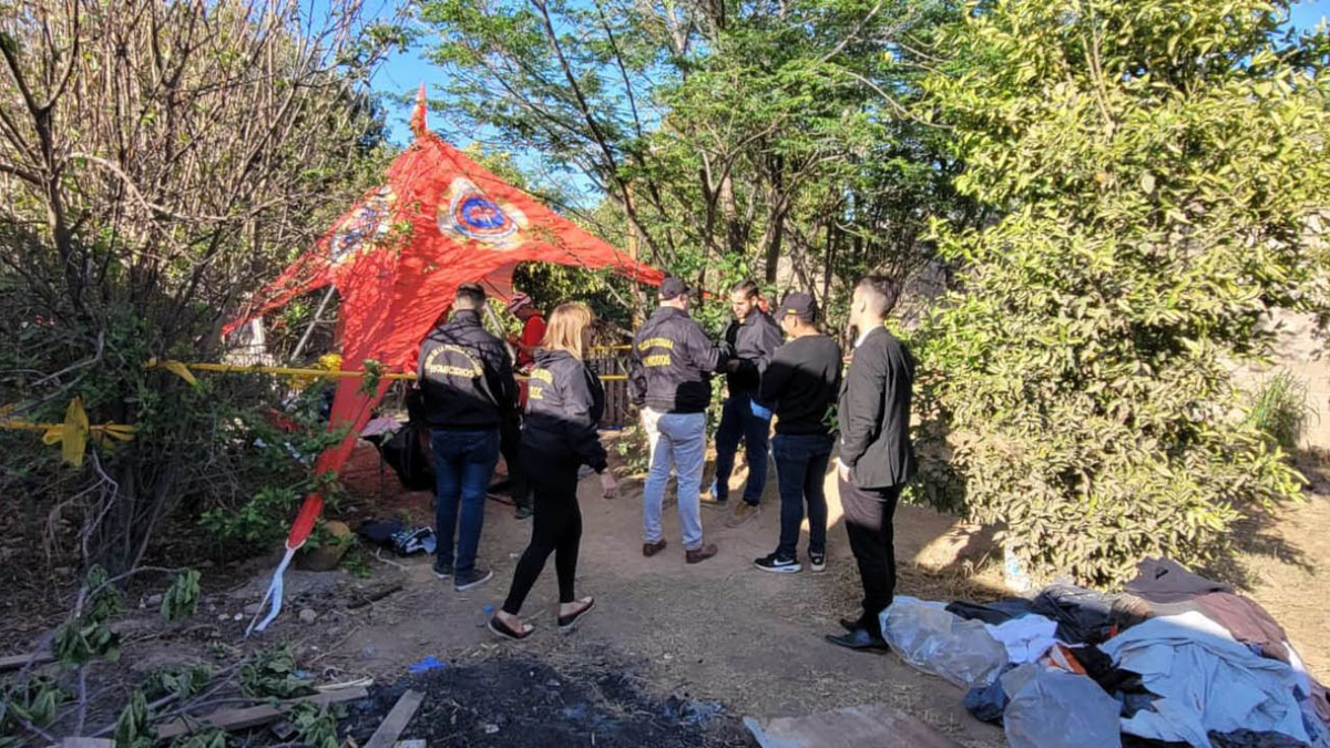 La mujeres halladas en el pozo fueron baleadas y apuñaladas y buscan las armas homicidas.