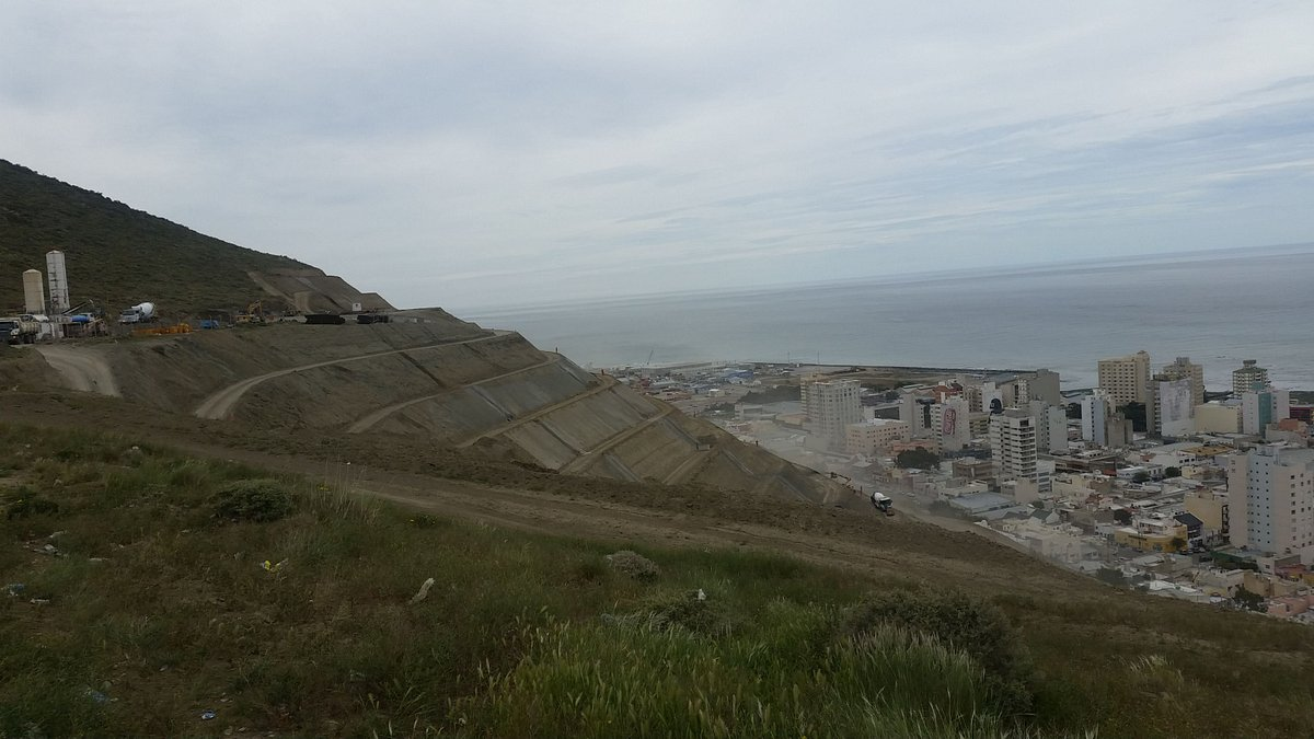 Un hombre de 35 años encontró un arma mientras caminaba en un cerro Chenque en Comodoro Rivadavia, Chubut.