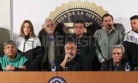 Intento de magnicidio contra CFK: la CGT se reúne para analizar posible paro con movilización. Intento de magnicidio contra CFK: la CGT se reúne para analizar posible paro con movilización.