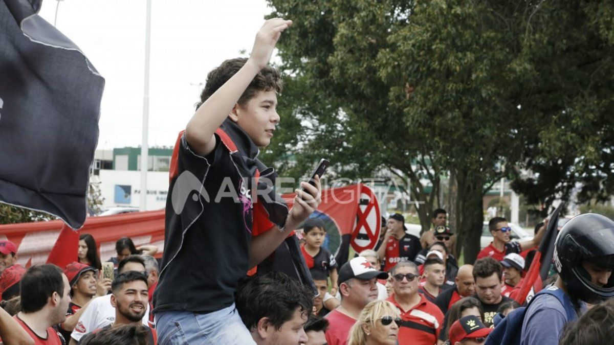 Las 37 mejores fotos de la multitudinaria despedida al plantel de Colón