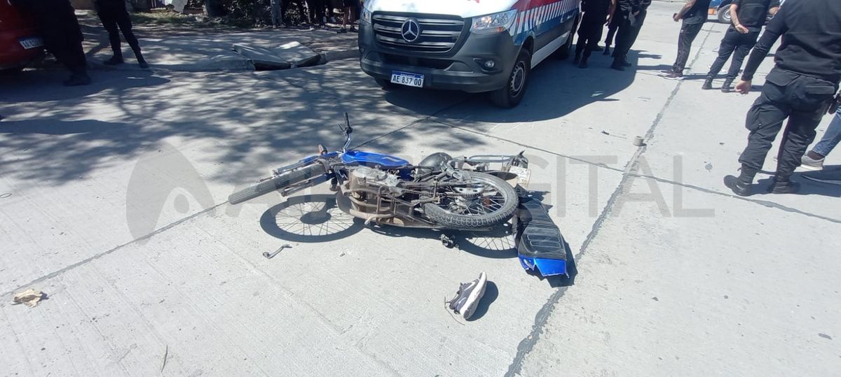 La moto del delivery que falleció tras ser embestido por un patrullero. La moto del delivery que falleció tras ser embestido por un patrullero.