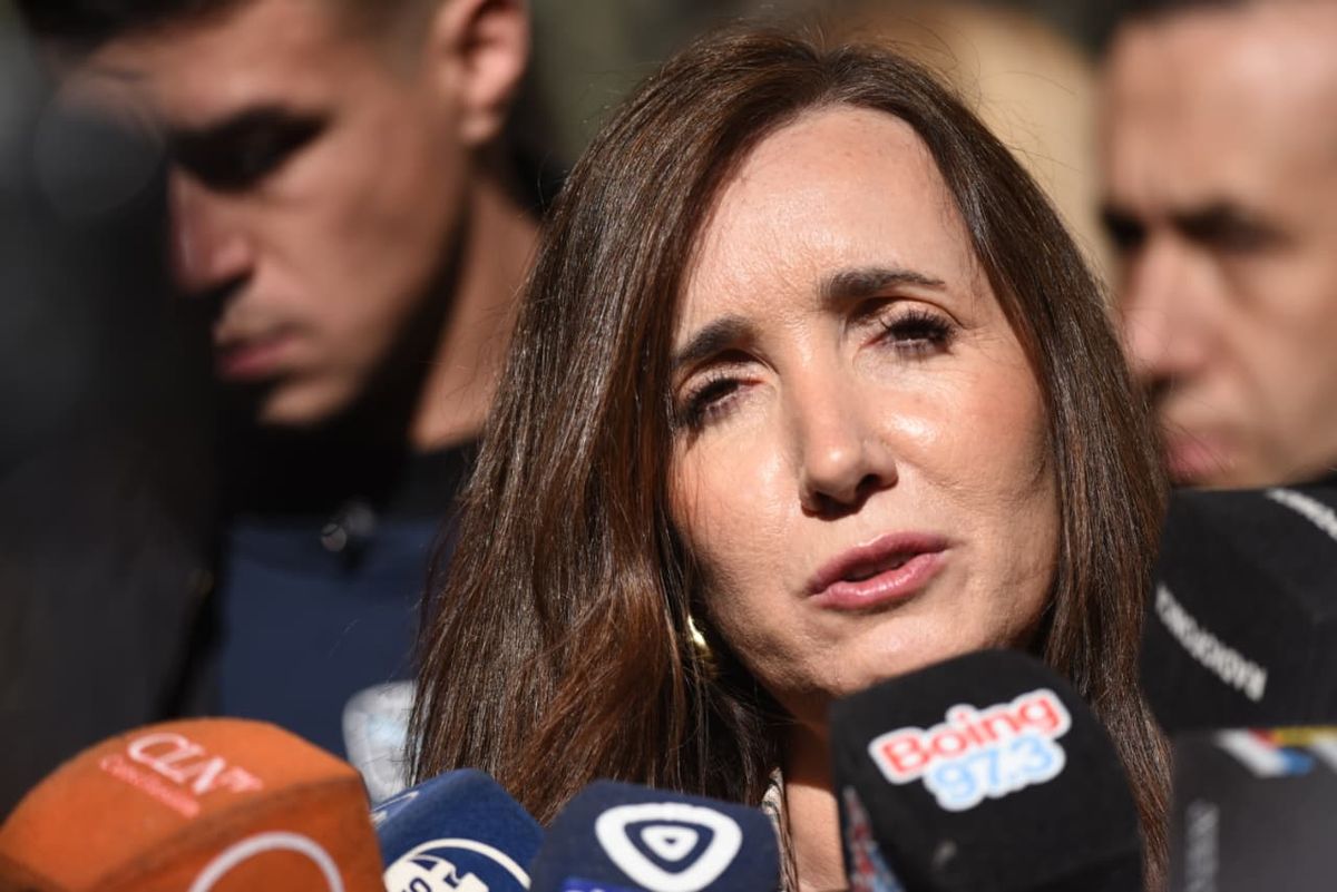La declaración más resonante llegó sobre el final de la entrevista, cuando fue consultada por el jefe de gabinete y exvocero presidencial, Manuel Adorni. “Estamos esperando todos la declaración jurada de Adorni”, lanzó la vicepresidenta, en una frase que rápidamente generó repercusiones políticas. La declaración más resonante llegó sobre el final de la entrevista, cuando fue consultada por el jefe de gabinete y exvocero presidencial, Manuel Adorni. “Estamos esperando todos la declaración jurada de Adorni”, lanzó la vicepresidenta, en una frase que rápidamente generó repercusiones políticas.