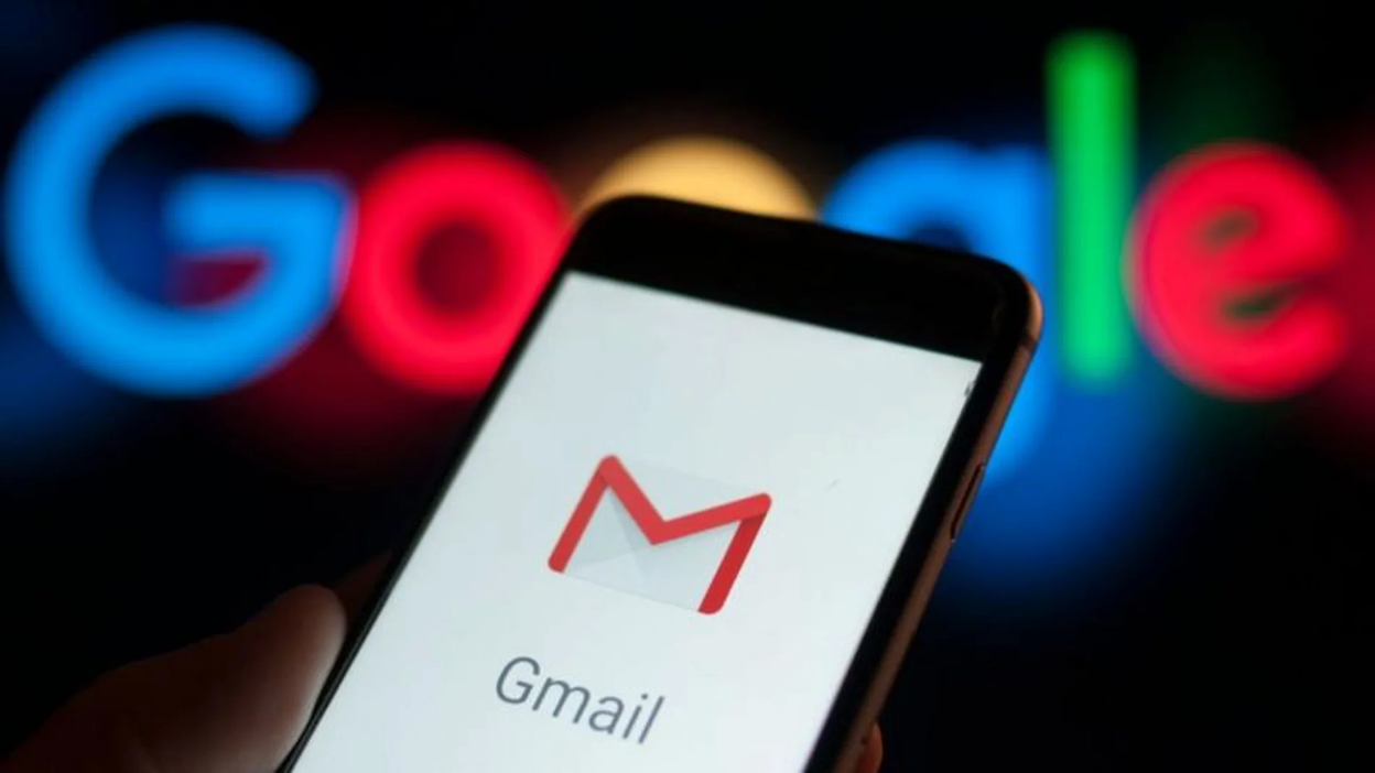 La integración obligatoria del número de teléfono permite a Google centralizar la identidad del usuario y evitar la creación sistemática de cuentas gratuitas con fines de almacenamiento extra. La integración obligatoria del número de teléfono permite a Google centralizar la identidad del usuario y evitar la creación sistemática de cuentas gratuitas con fines de almacenamiento extra.