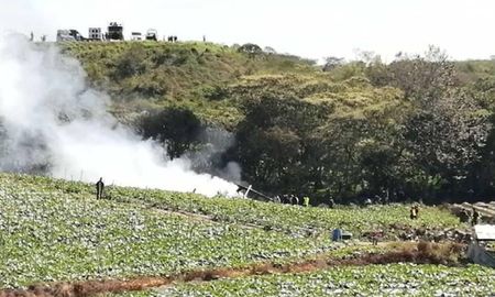 Tras sofocar el incendio, personal ministerial ingresó a levantar los cuerpos. Tras sofocar el incendio, personal ministerial ingresó a levantar los cuerpos.
