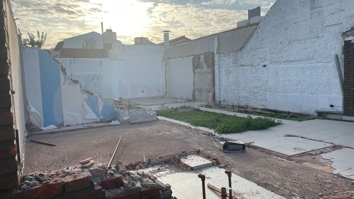 Así se encuentra la casa que debió ser derrumbada tras la explosión e incendio el pasado 21 de febrero. Así se encuentra la casa que debió ser derrumbada tras la explosión e incendio el pasado 21 de febrero.