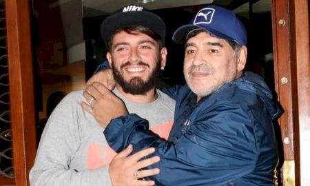Diego Junior junto a su padre el astro del fútbol. Diego Junior junto a su padre el astro del fútbol.