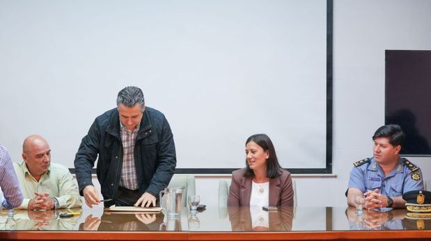 Seguridad: siete empresas ofertaron para dotar de indumentaria deportiva a los cadetes del Isep