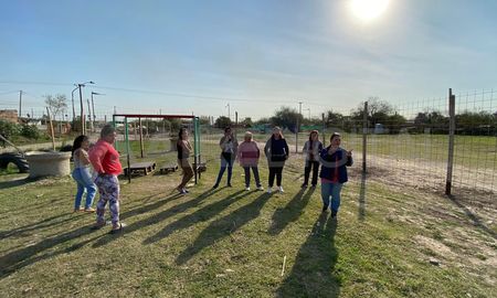 Vecinos de Barrio Cabal se manifestaron por el cercamiento de un terreno en el que se hará una obra pública nacional. Vecinos de Barrio Cabal se manifestaron por el cercamiento de un terreno en el que se hará una obra pública nacional.