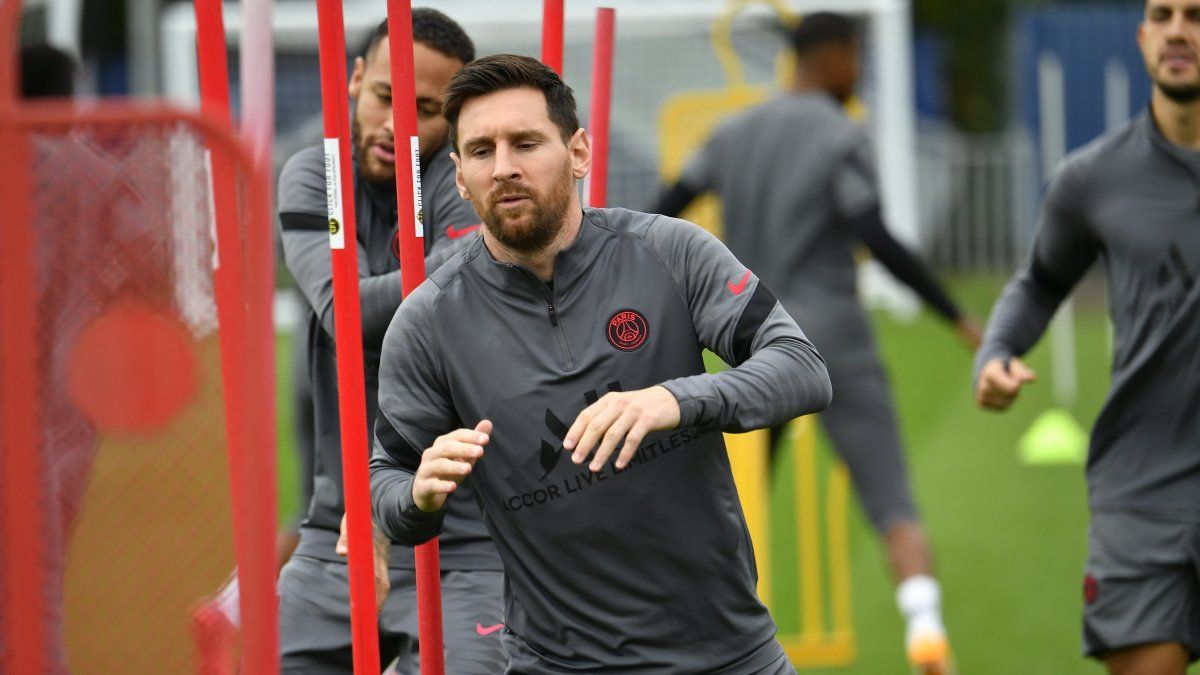 Lionel Messi entrenó con normalidad y se perfila para ser titular en el partido entre Paris Saint-Germain y Manchester City