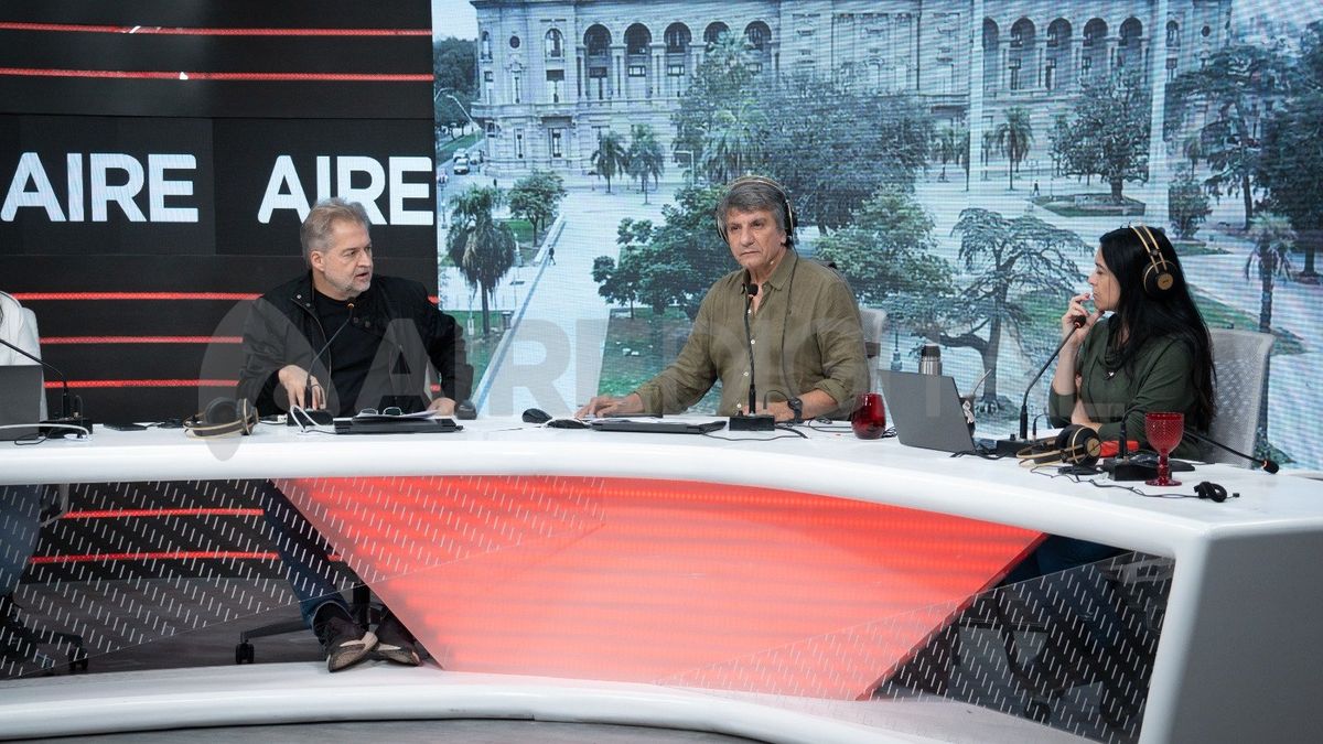 El diputado nacional Roberto Mirabella visitó los estudios de AIRE y tuvo una extensa charla con Luis Mino. El diputado nacional Roberto Mirabella visitó los estudios de AIRE y tuvo una extensa charla con Luis Mino.