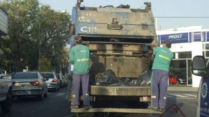 Inseguridad en Santa Fe: barrenderos denuncian robos y ataques con armas en la vía pública