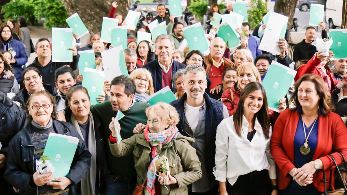 Las familias beneficiadas en esta entrega pertenecen a diez barrios de la ciudad de Santa Fe.