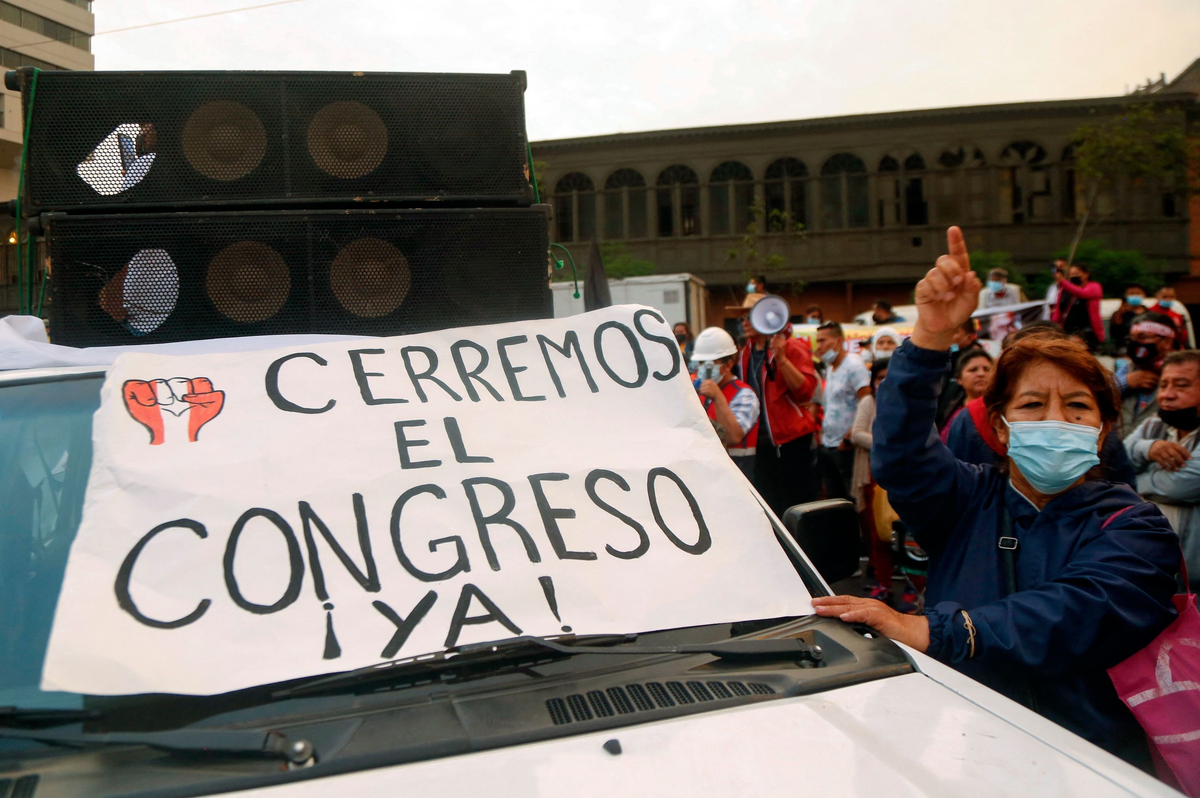 La gente se manifest&oacute; en las calles de Lima.